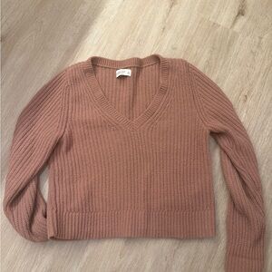 Abercrombie & Fitch V-Neck Cropped Sweater - Rose colored, size large